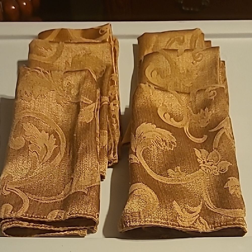 Elegant Gold Patterned Napkins